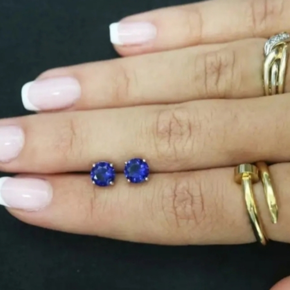 Blue Saphire Stud Earrings - Picture 5 of 5